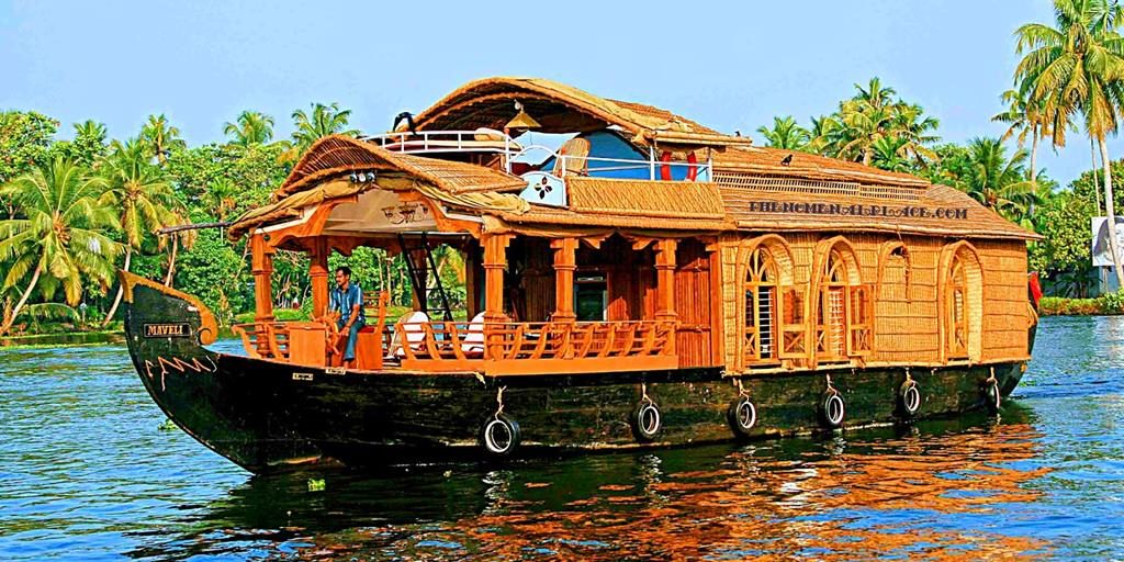 Houseboat Stay
